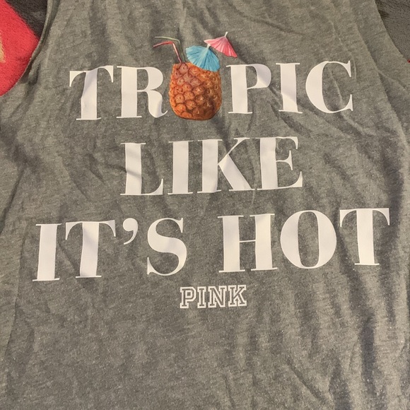 Pink vs - Picture 2 of 9